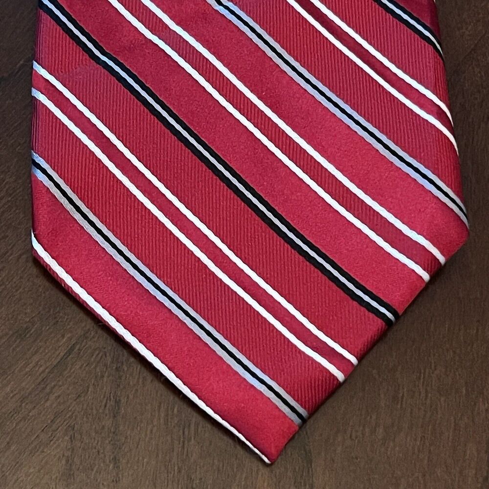 Chaps Red Hand Made 100% Silk Men’s Neck Tie Made In China